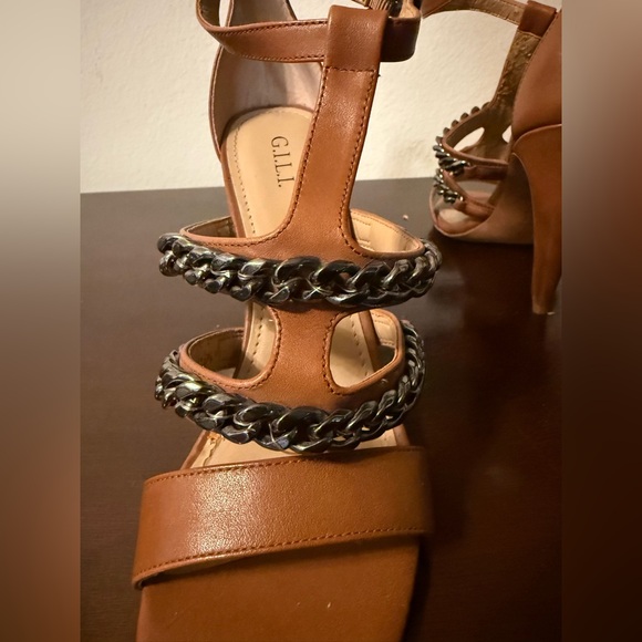 GILI “Nylah” Brown Leather Sandals with Gun Metal Chain - Size 9 - Picture 6 of 9
